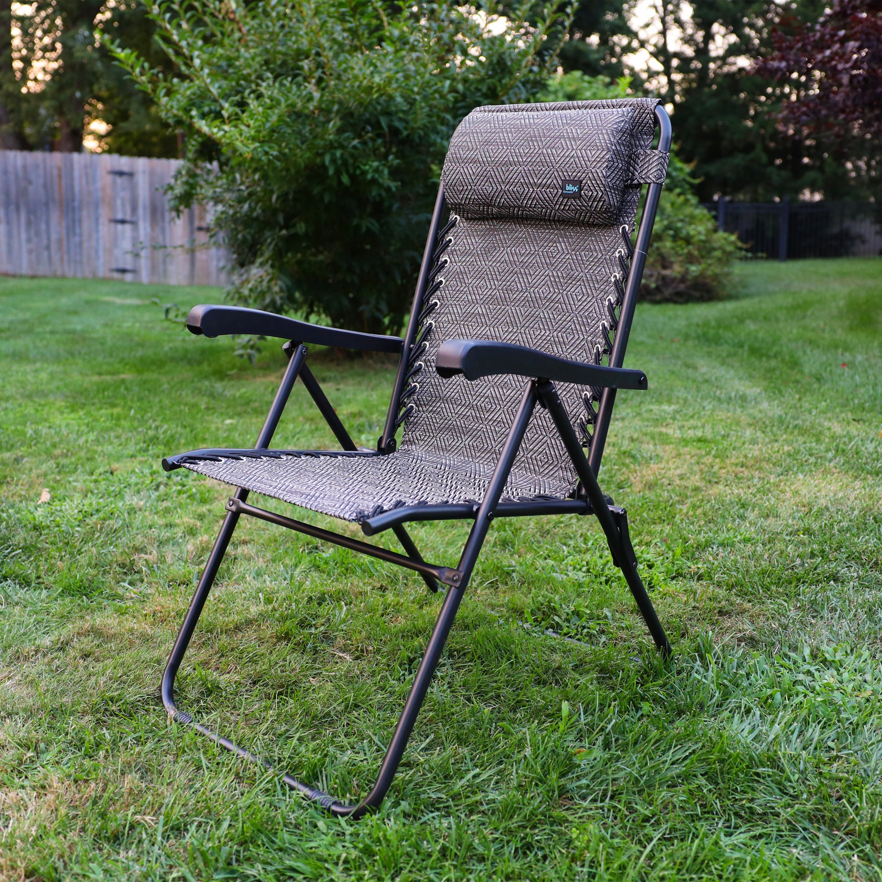 26-inch Reclining Diamond Jacquard Sling Chair on a lawn.