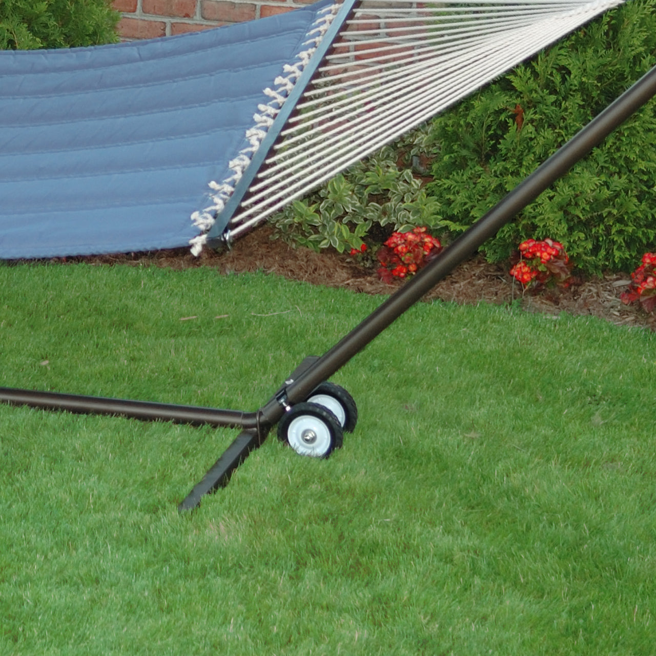 Hammock with clearance wheels